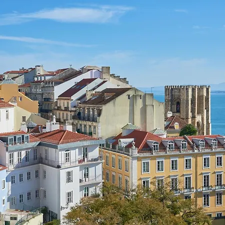Charming Castelo. Amazing View Lisbon